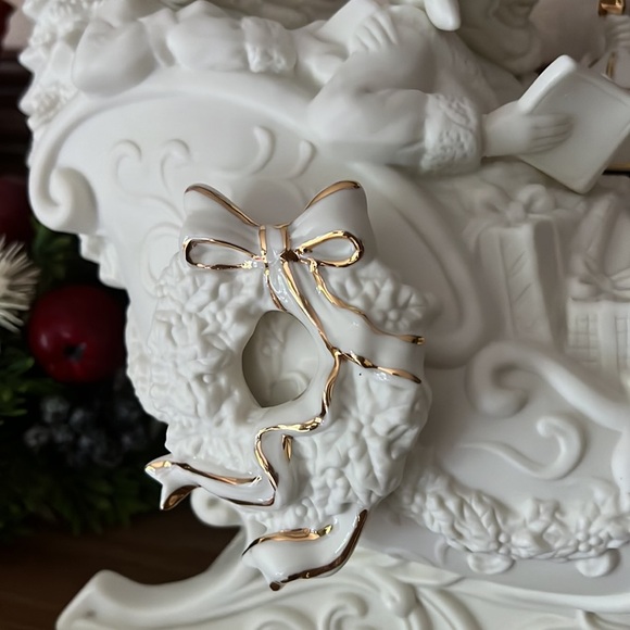 ❤️ Vintage 1980’s Large Christmas
Gold Trim Star Wreath Carolers Sleigh - Picture 8 of 15